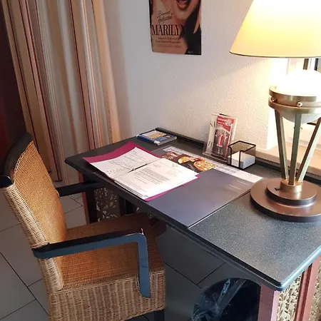 Boardinghouse Ξενοδοχείο με διαμερίσματα 4*